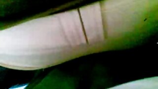 แม่เลี้ยงผมบลอนด์ผู้ ...